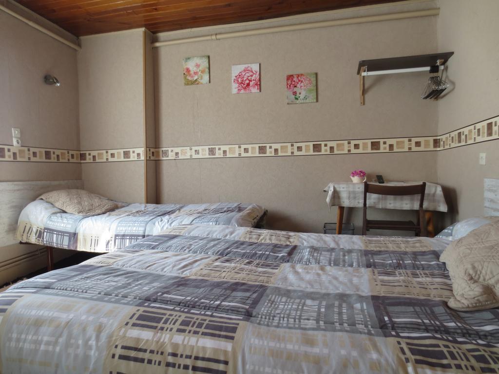 Hotel Les Deux Cols Sainte Marie de Campan Ruang foto