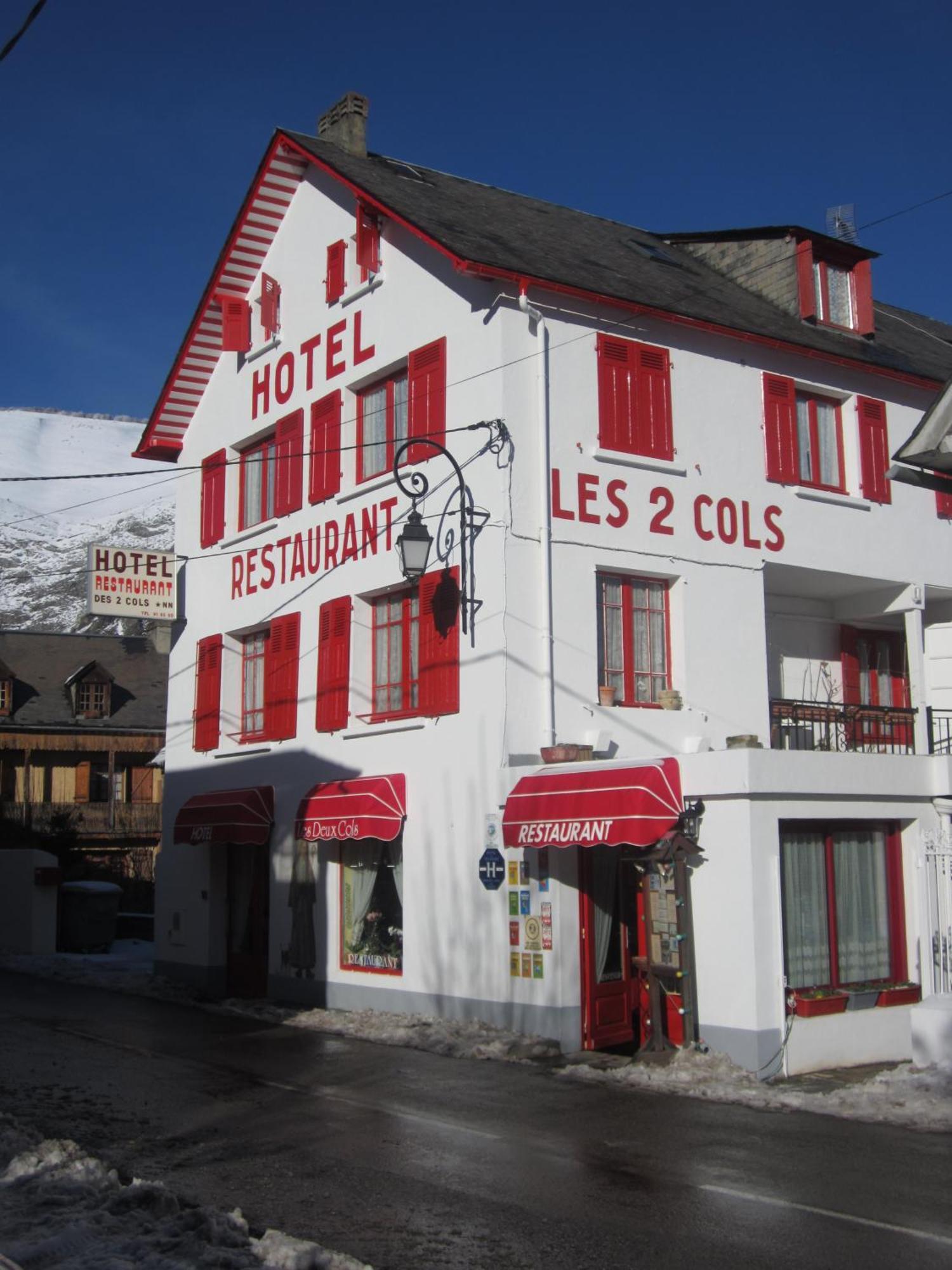 Hotel Les Deux Cols Sainte Marie de Campan Bagian luar foto