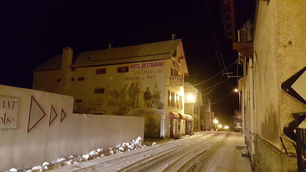 Hotel Les Deux Cols Sainte Marie de Campan Bagian luar foto